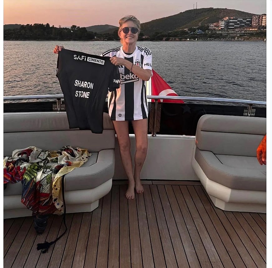 Sharon Stone, Bodrum'da tekne keyfi yaptı